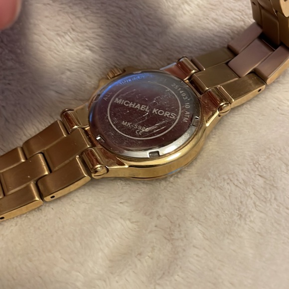 Micheal Kors watch - Picture 3 of 5